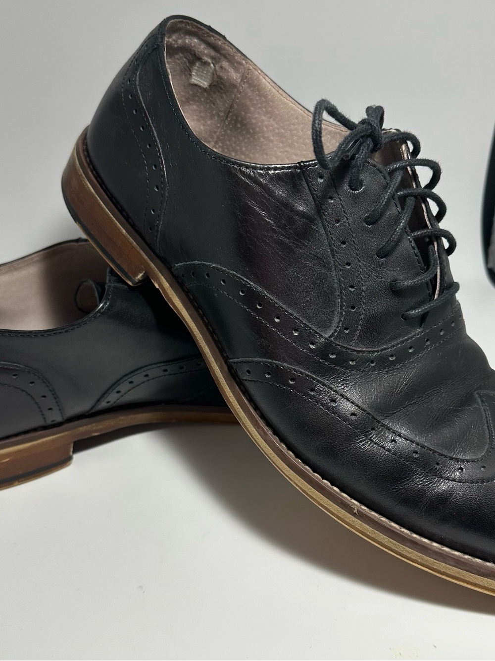 Johnston & Murphy Black Leather Wingtip Derby Shoes